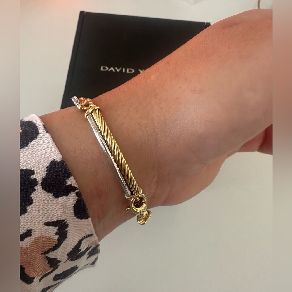 David Yurman - Link Crossover Link Bracelet
18K Yellow Gold with Diamonds, 3mm - Picture 8 of 11